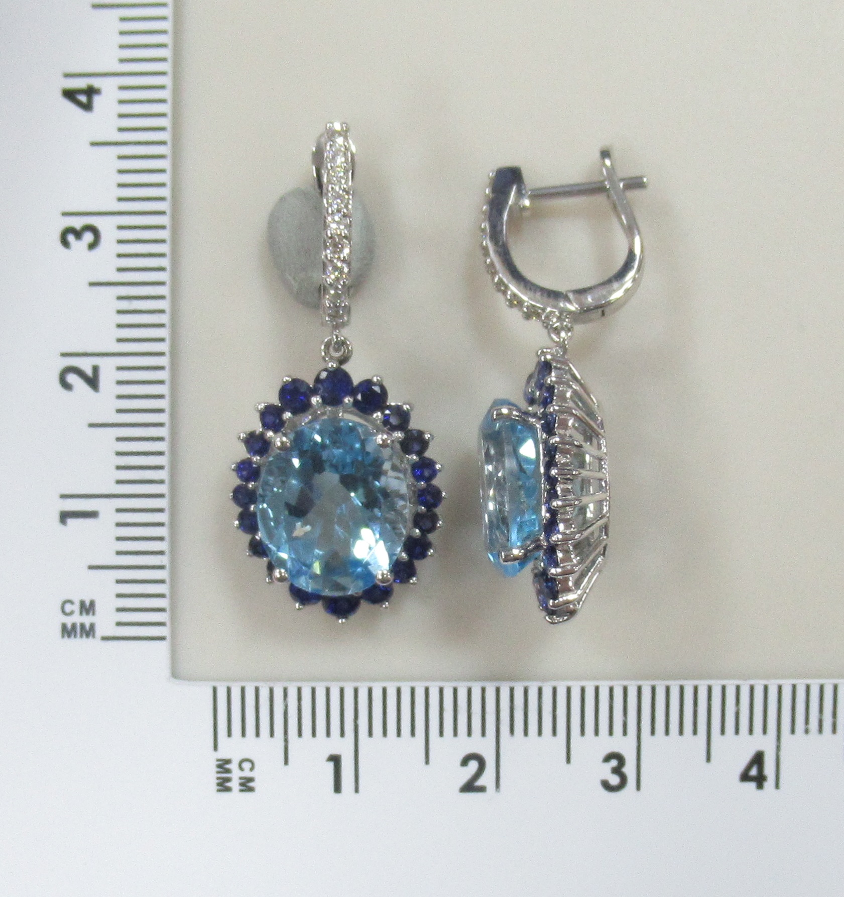 Серьги из белого золота с топазами